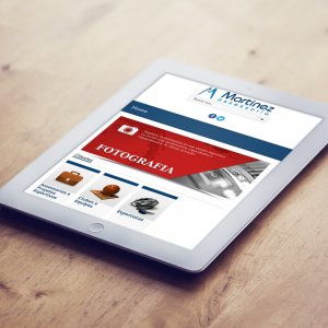 criação de site para assessoria de imprensa - mockup iPad - Martinez Assessoria